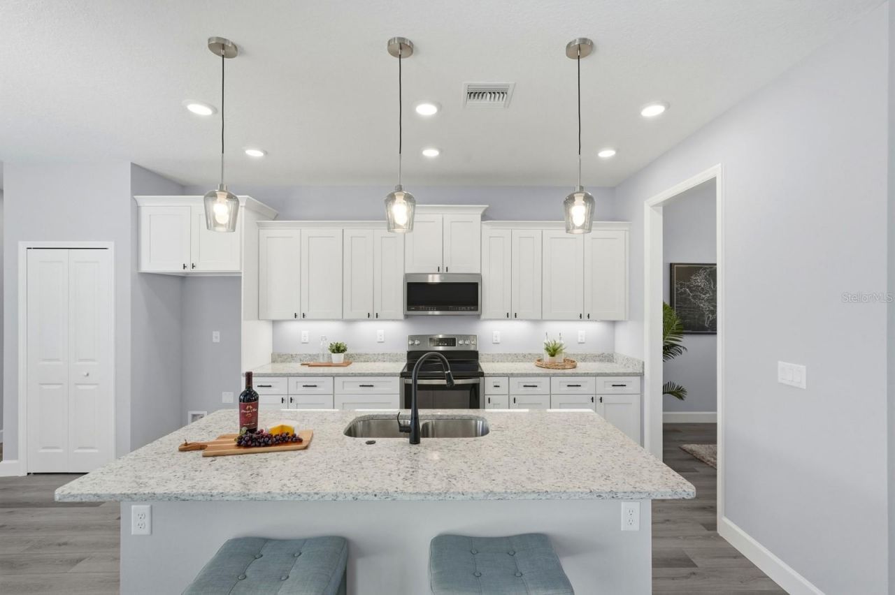 311 W Delaware Avenue, Lake Helen, FL 32744 Photo