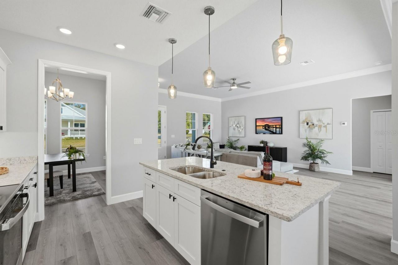 311 W Delaware Avenue, Lake Helen, FL 32744 Photo