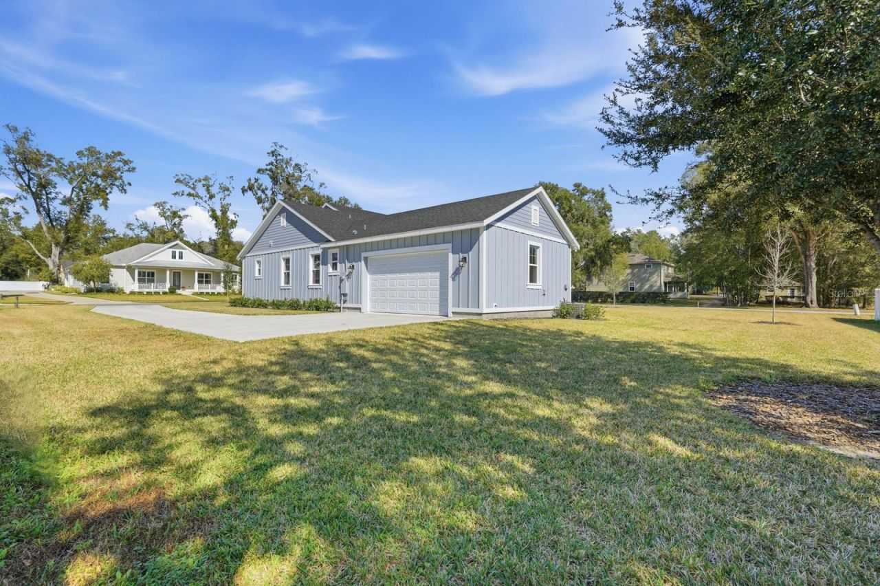 311 W Delaware Avenue, Lake Helen, FL 32744 Photo