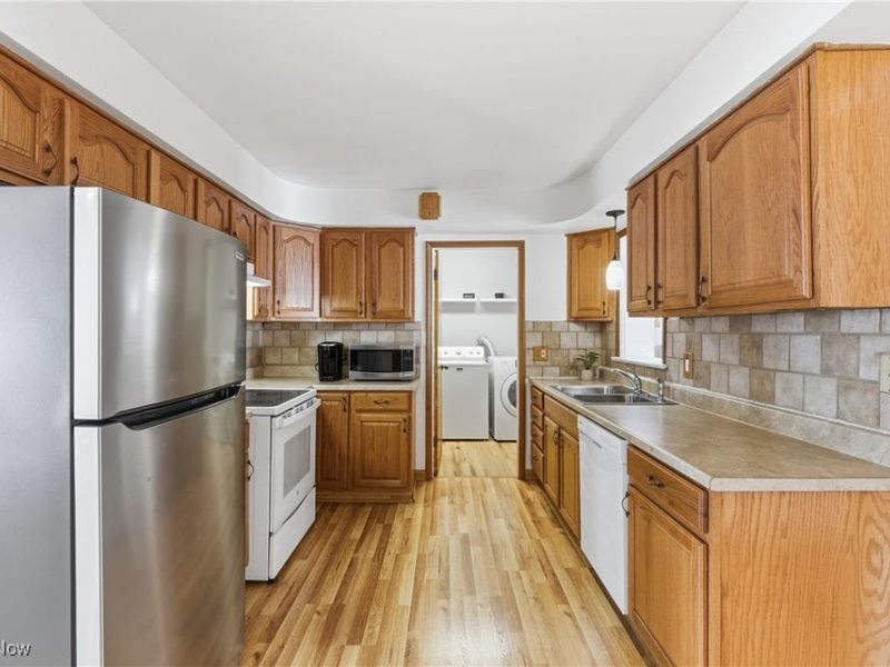 6775 Oakwood Road, Parma Heights, OH 44130 Photo 10