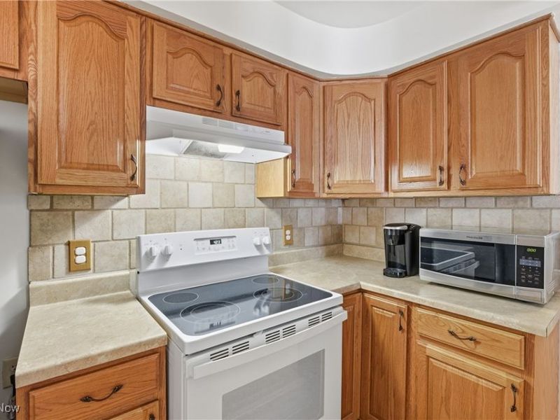 6775 Oakwood Road, Parma Heights, OH 44130 Photo 11