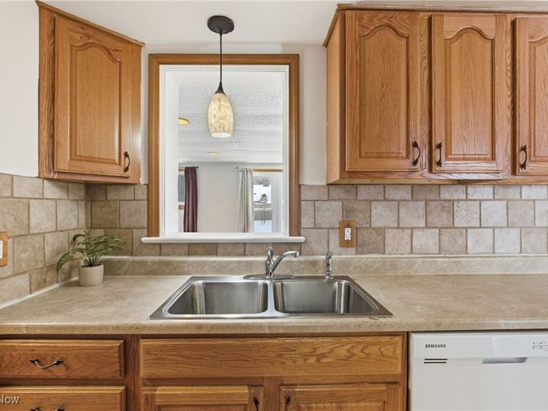 6775 Oakwood Road, Parma Heights, OH 44130 Photo 13