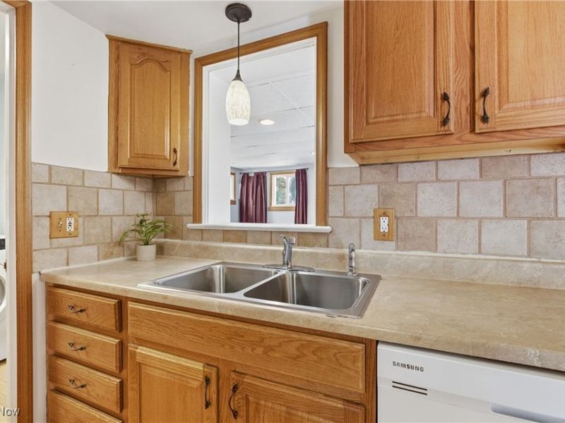 6775 Oakwood Road, Parma Heights, OH 44130 Photo 14