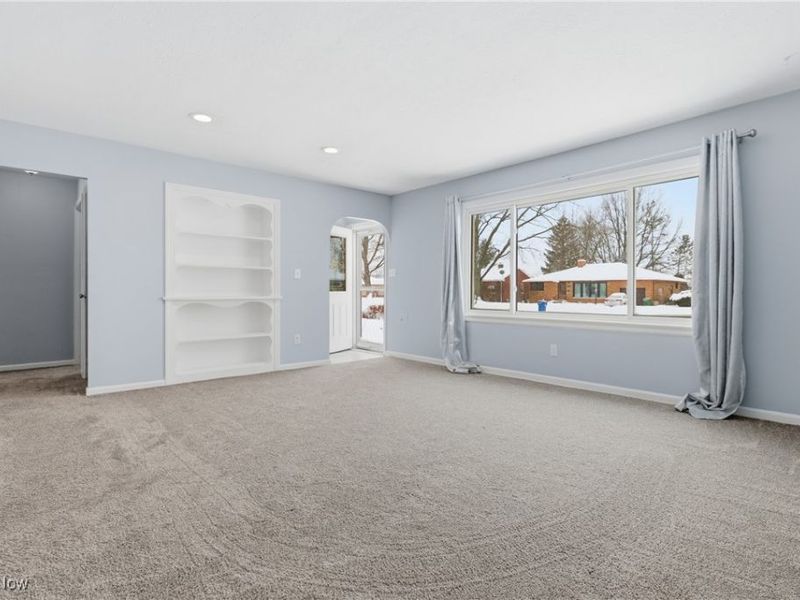 6775 Oakwood Road, Parma Heights, OH 44130 Photo 4