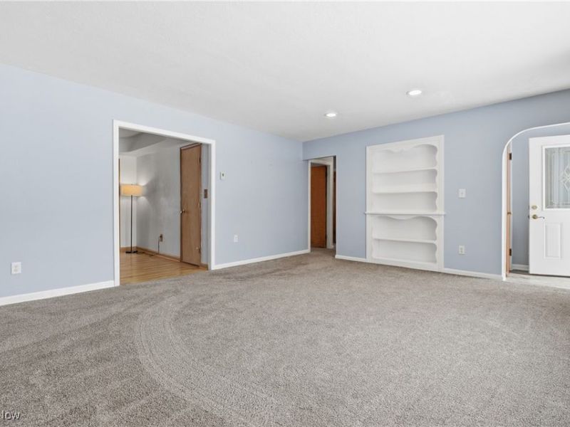 6775 Oakwood Road, Parma Heights, OH 44130 Photo 8