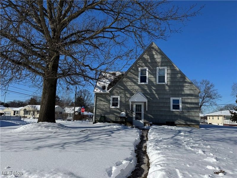 341 6th Street NE, Barberton, OH 44203 Photo 4