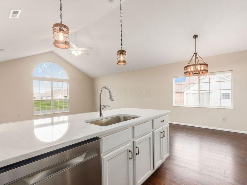 2464 Meadow Glade Drive, Hilliard, OH 43026 Photo 10