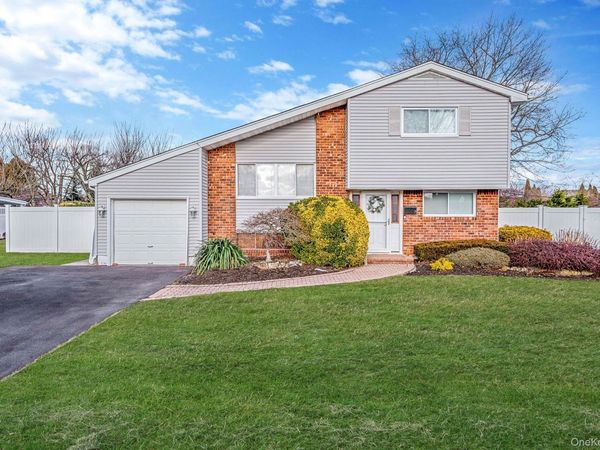 7 Seneca Drive, Commack, NY 11725
