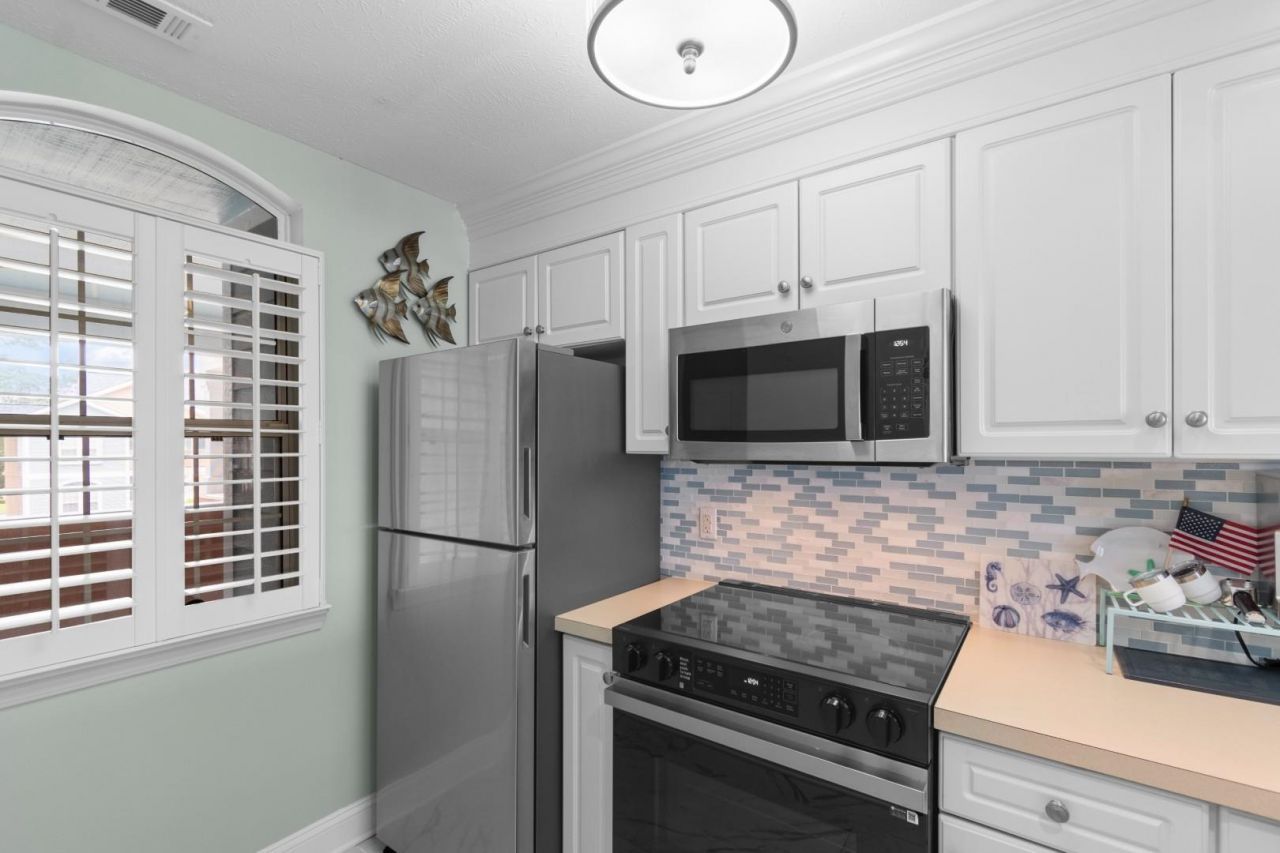 4633 Lightkeepers Way Photo 6