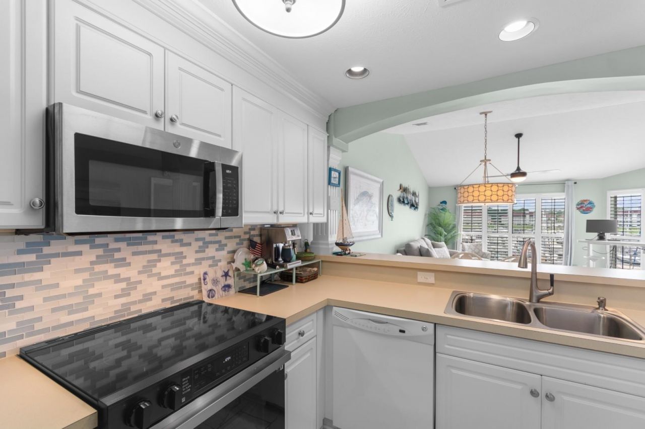 4633 Lightkeepers Way Photo 7