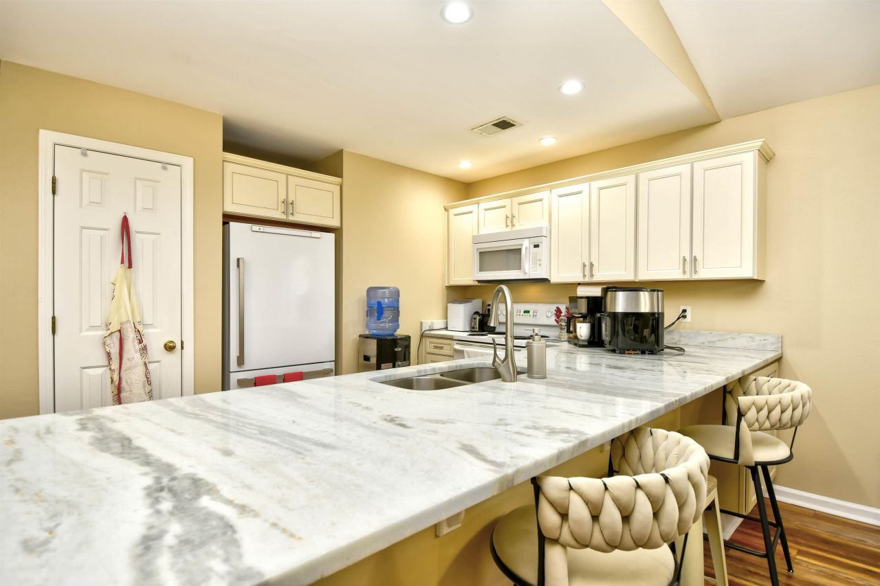 1278 River Oaks Dr. Photo 12