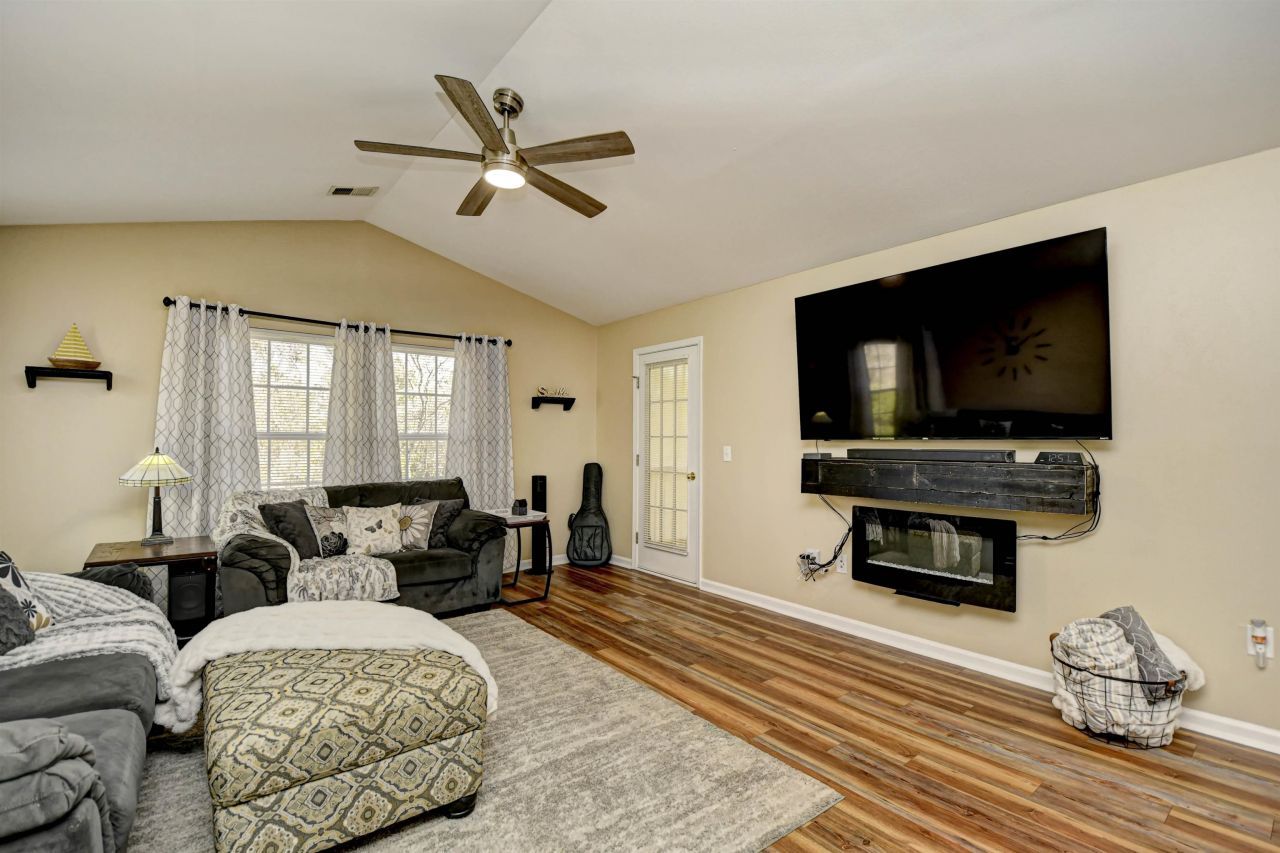 1278 River Oaks Dr. Photo 7