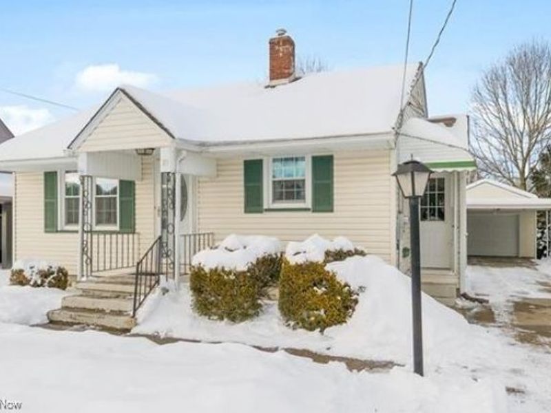 18 E Oakland Boulevard, Struthers, OH 44471 Photo 1