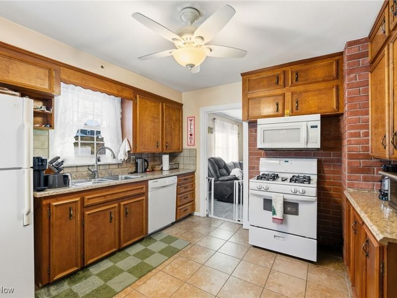 18 E Oakland Boulevard, Struthers, OH 44471 Photo 10