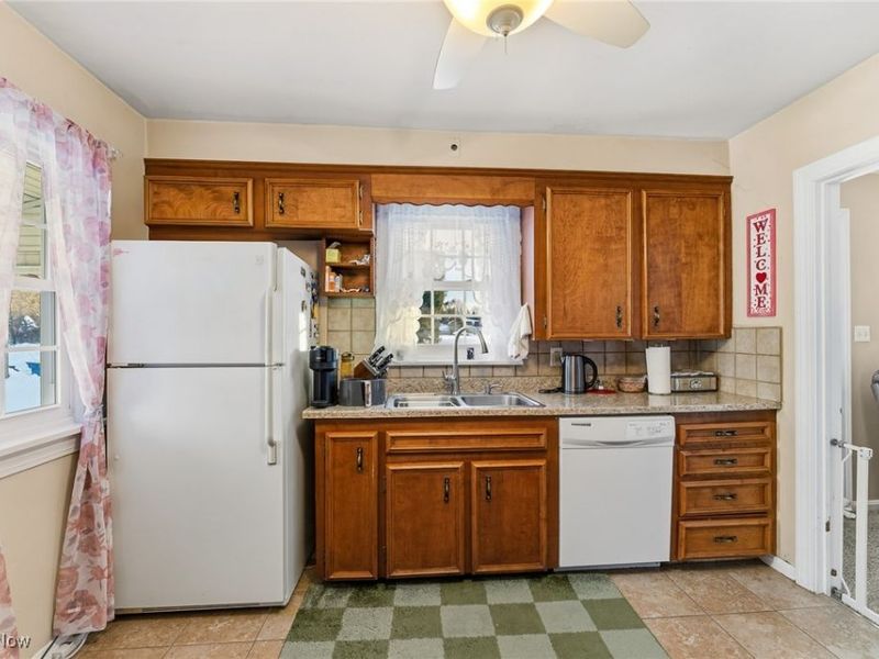 18 E Oakland Boulevard, Struthers, OH 44471 Photo 11