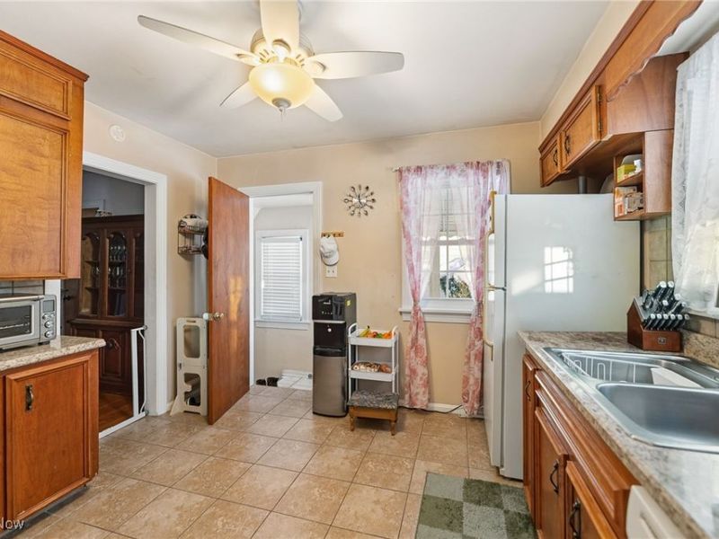 18 E Oakland Boulevard, Struthers, OH 44471 Photo 8