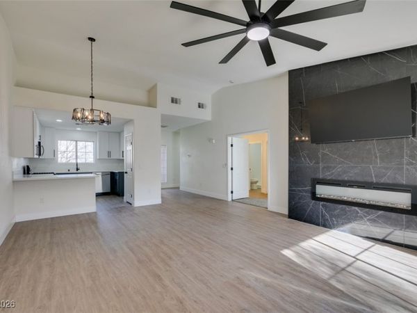 10525 Autumn Pine Avenue, Unit 203, Las Vegas, NV 89144