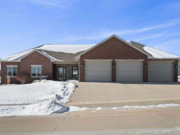 1132 SE 18th Street, Dyersville, IA 52040