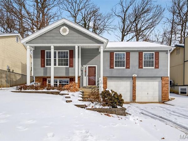 557 Woodlyn Crossing, Ballwin, MO 63021