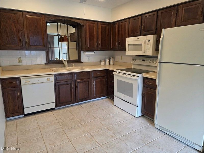 7304 Oakwood Drive, Unit 9, Brookfield, OH 44403 Photo 7