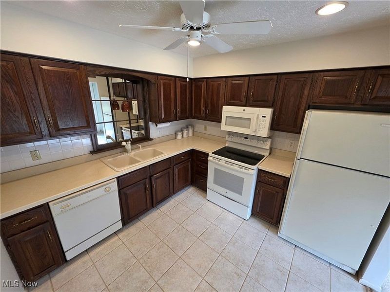 7304 Oakwood Drive, Unit 9, Brookfield, OH 44403 Photo 8