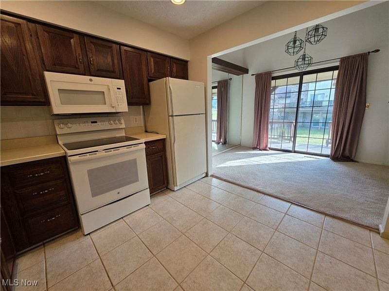 7304 Oakwood Drive, Unit 9, Brookfield, OH 44403 Photo 9