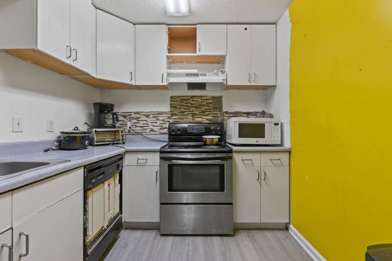 815 Rogers Dr. Photo 11