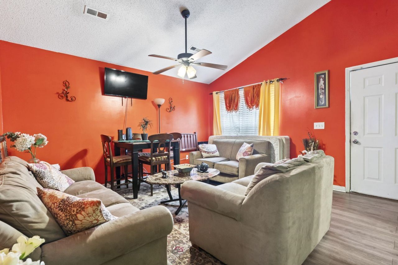 815 Rogers Dr. Photo 6