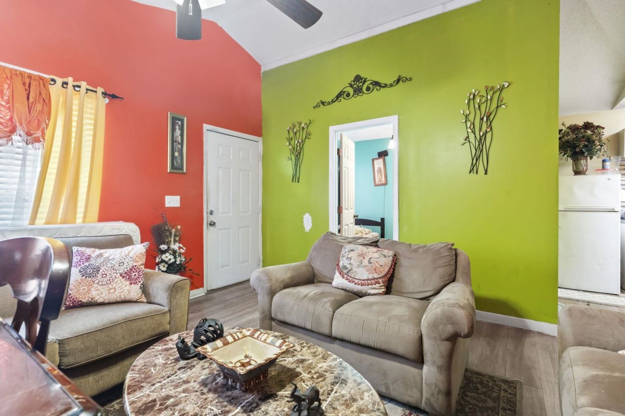 815 Rogers Dr. Photo 7