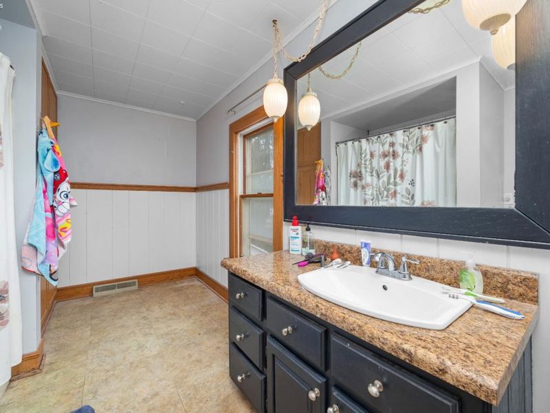 303 Moore Avenue, Bellevue, OH 44811 Photo 29