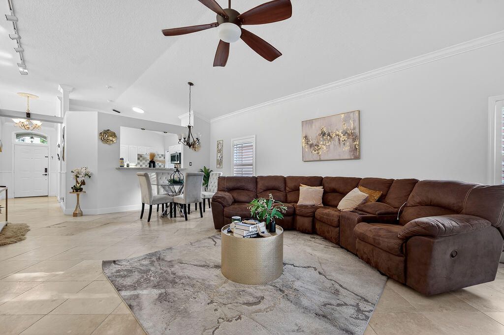 8063 Via Hacienda, Riviera Beach, FL 33418 Photo