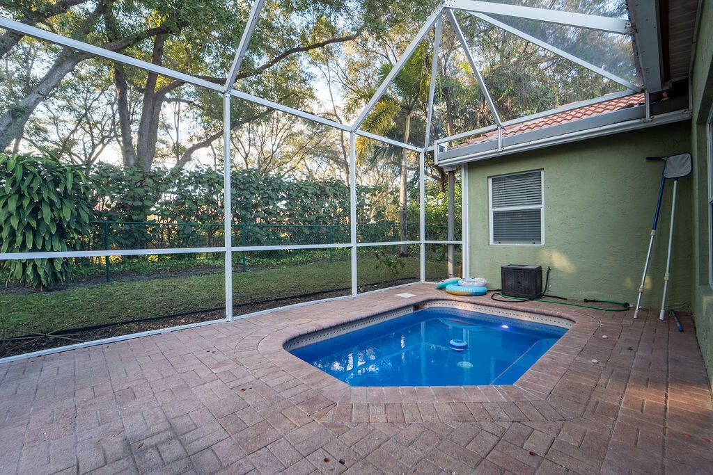 8063 Via Hacienda, Riviera Beach, FL 33418 Photo