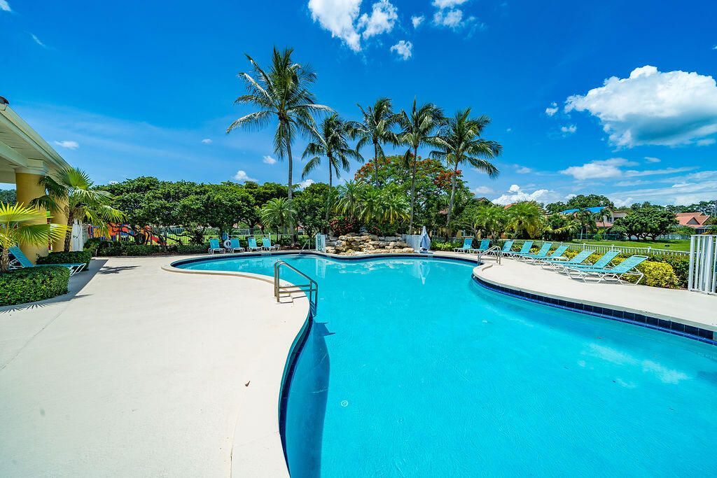 8063 Via Hacienda, Riviera Beach, FL 33418 Photo