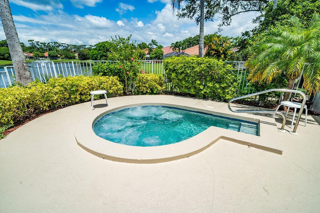 8063 Via Hacienda, Riviera Beach, FL 33418 Photo