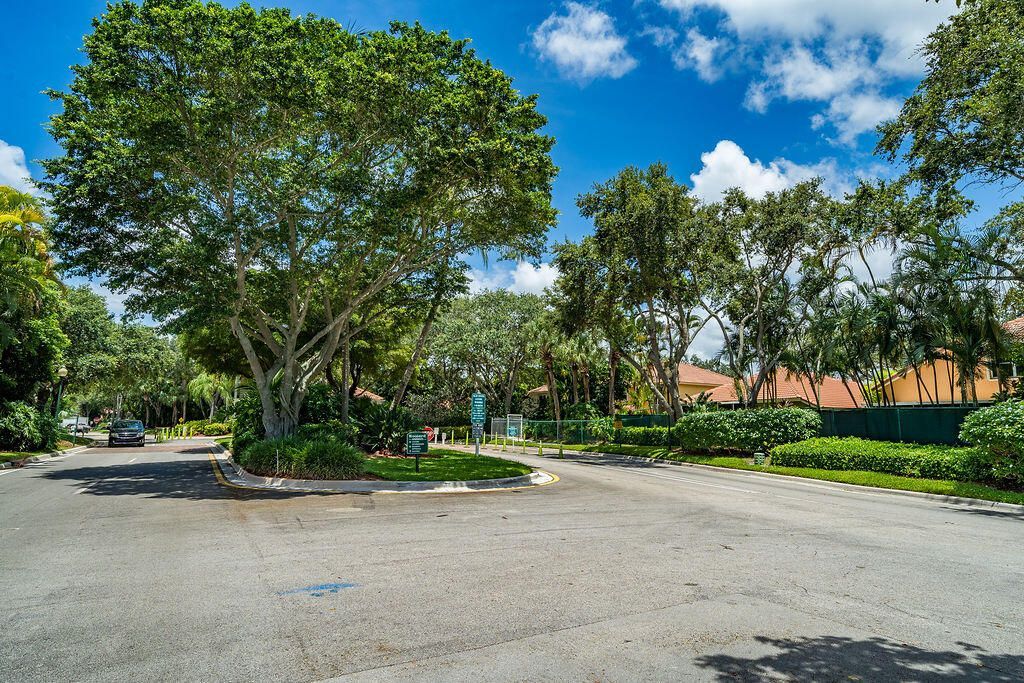 8063 Via Hacienda, Riviera Beach, FL 33418 Photo