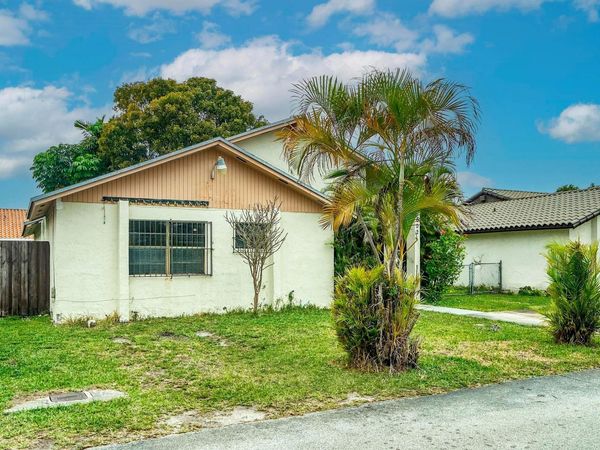 602 SW 99th Pl, Miami, FL 33174