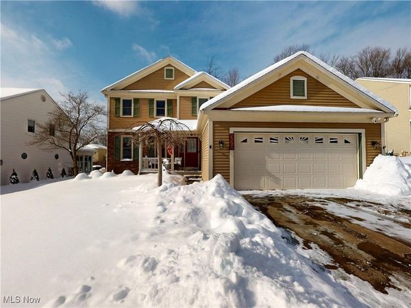 7795 Campton Circle NW, North Canton, OH 44720