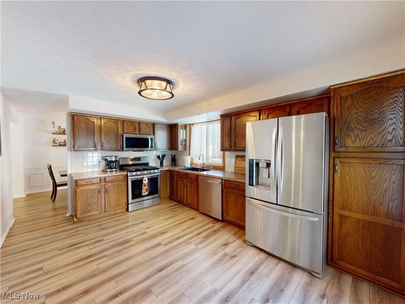 7795 Campton Circle NW, North Canton, OH 44720 Photo 10