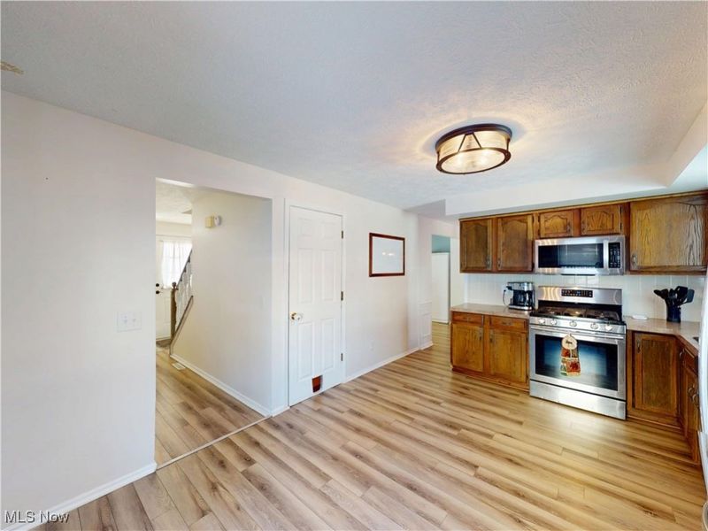 7795 Campton Circle NW, North Canton, OH 44720 Photo 11