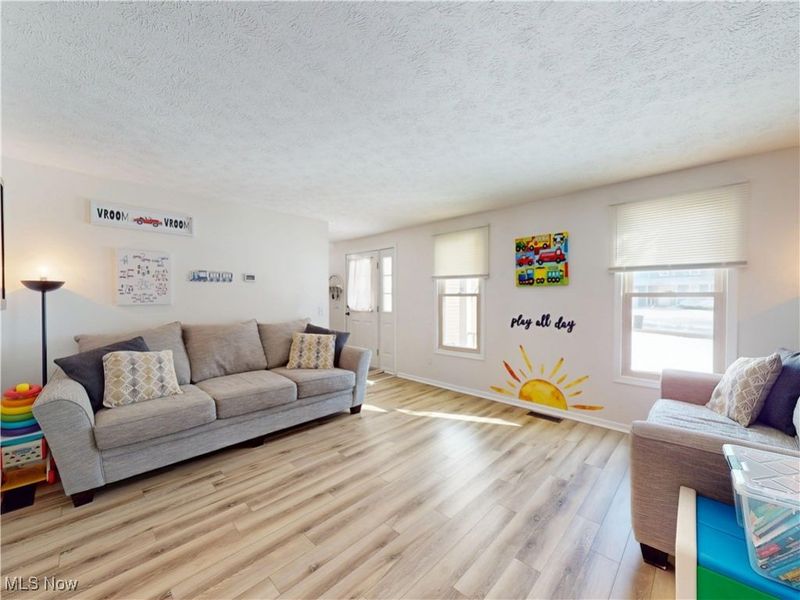 7795 Campton Circle NW, North Canton, OH 44720 Photo 3