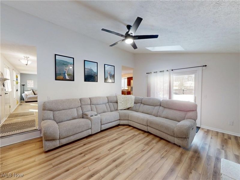 7795 Campton Circle NW, North Canton, OH 44720 Photo 4