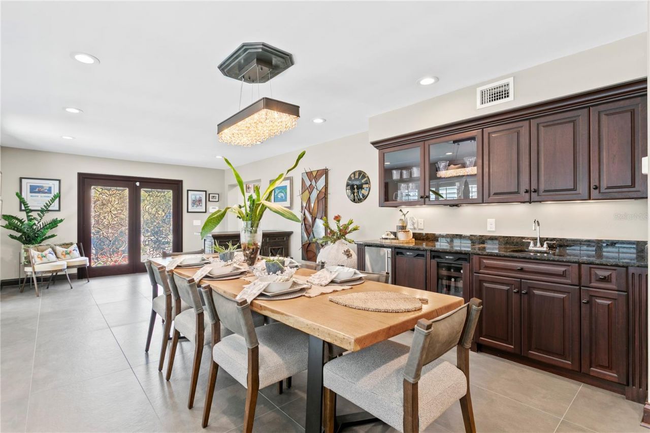 720 Brightwaters Boulevard Ne, Saint Petersburg, FL 33704 Photo