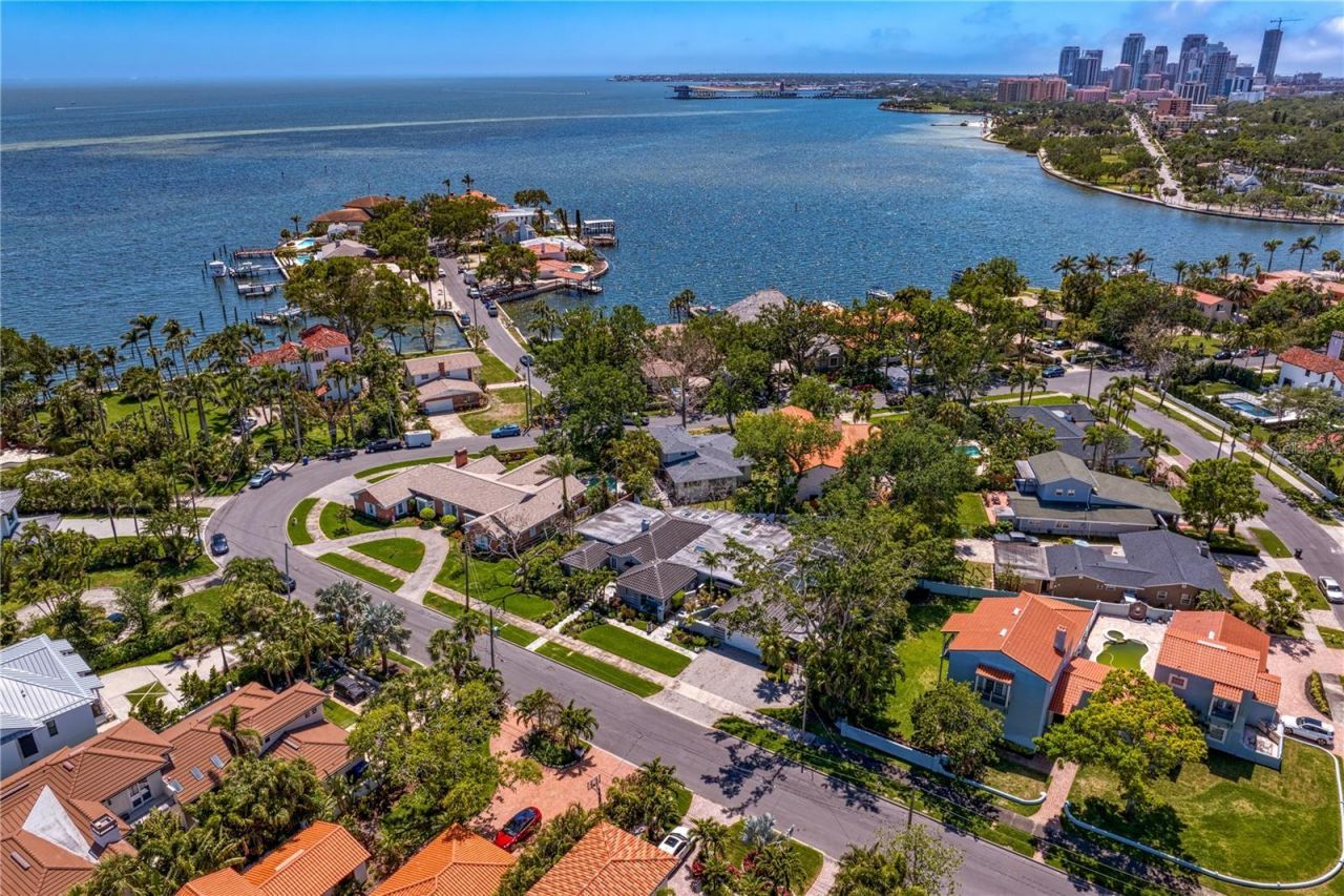 720 Brightwaters Boulevard Ne, Saint Petersburg, FL 33704 Photo