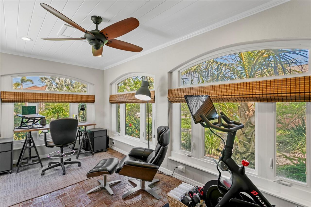 720 Brightwaters Boulevard Ne, Saint Petersburg, FL 33704 Photo