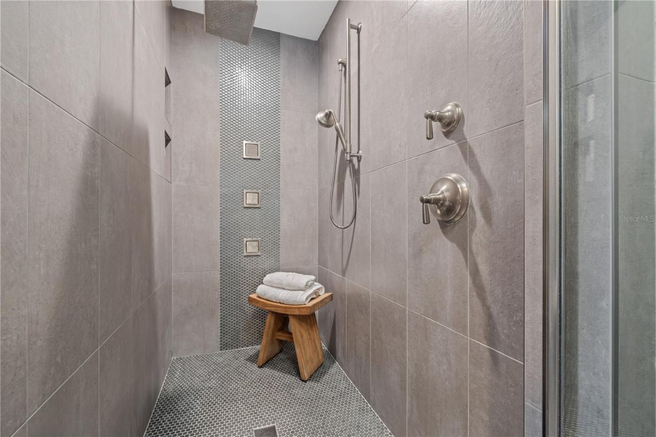 720 Brightwaters Boulevard Ne, Saint Petersburg, FL 33704 Photo