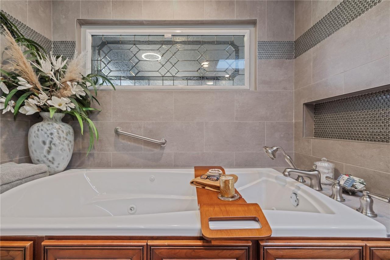 720 Brightwaters Boulevard Ne, Saint Petersburg, FL 33704 Photo