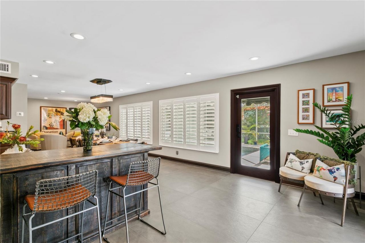 720 Brightwaters Boulevard Ne, Saint Petersburg, FL 33704 Photo