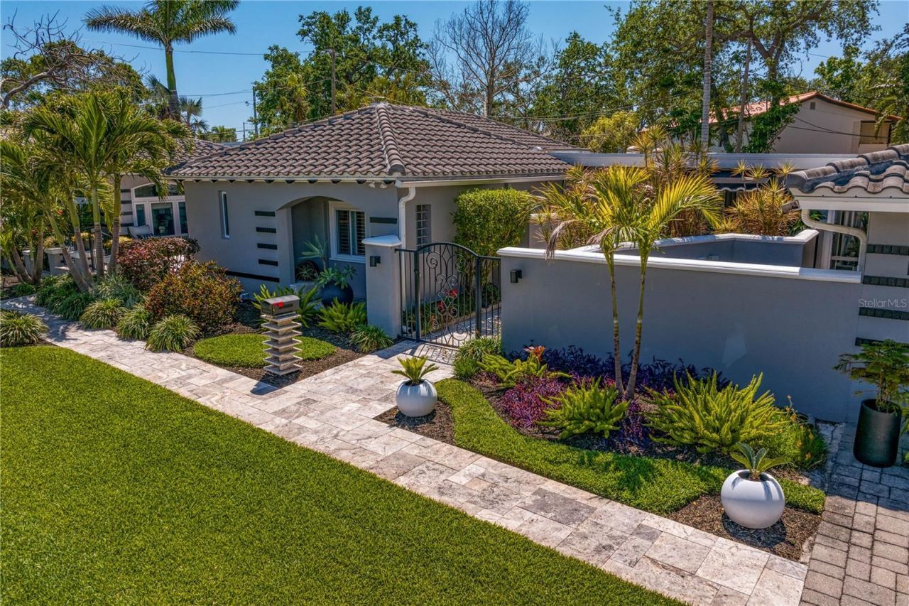 720 Brightwaters Boulevard Ne, Saint Petersburg, FL 33704 Photo