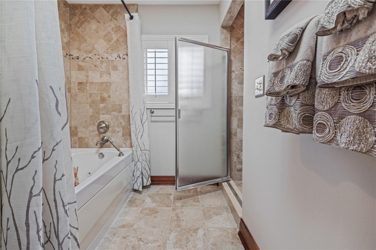 720 Brightwaters Boulevard Ne, Saint Petersburg, FL 33704 Photo