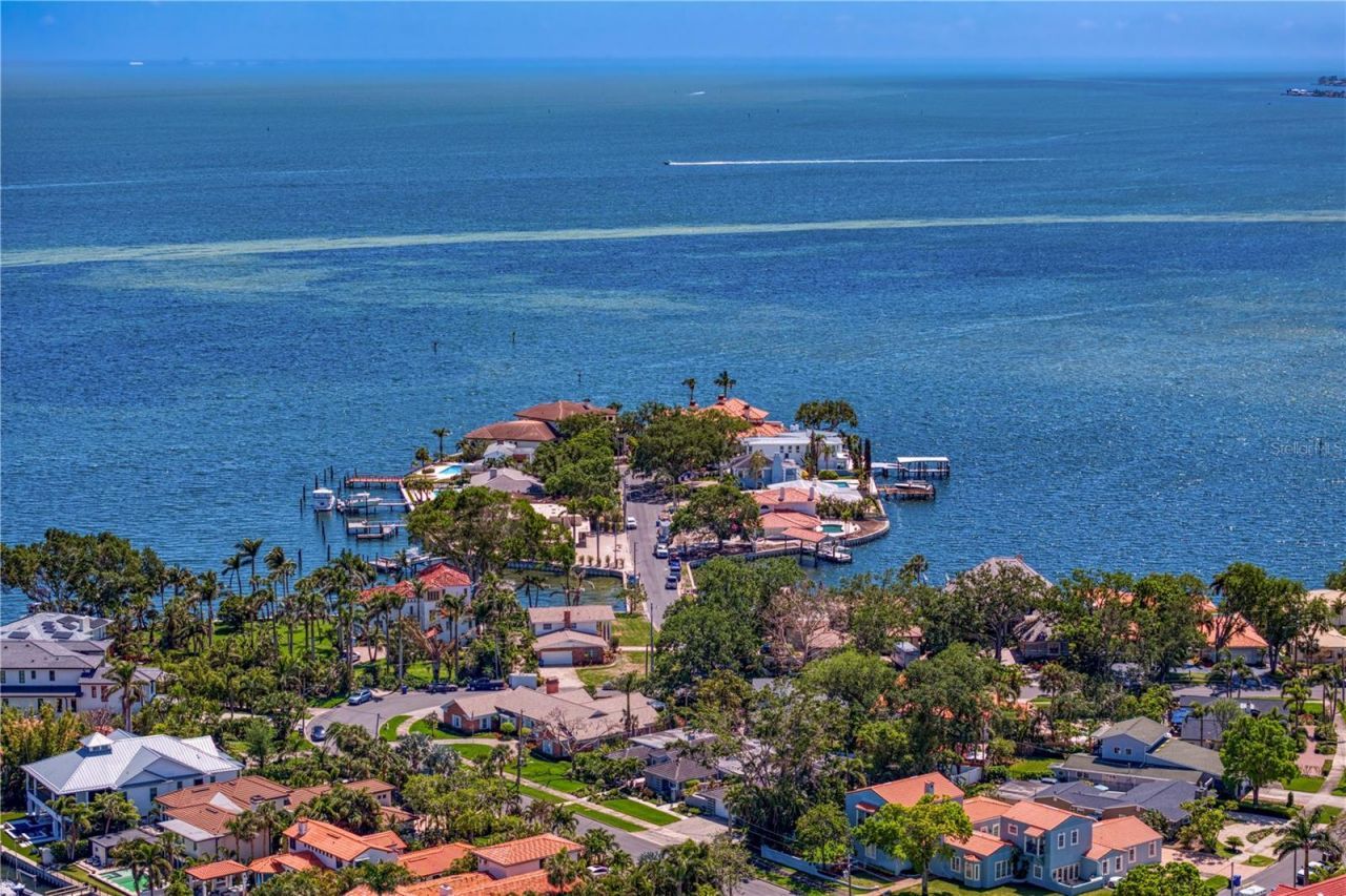 720 Brightwaters Boulevard Ne, Saint Petersburg, FL 33704 Photo